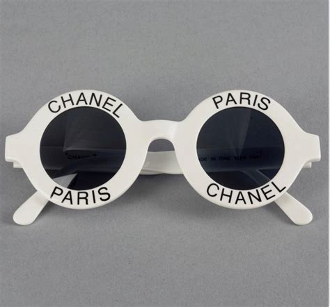 Vintage 1993 Iconic CHANEL PARIS CC Logo Round White 